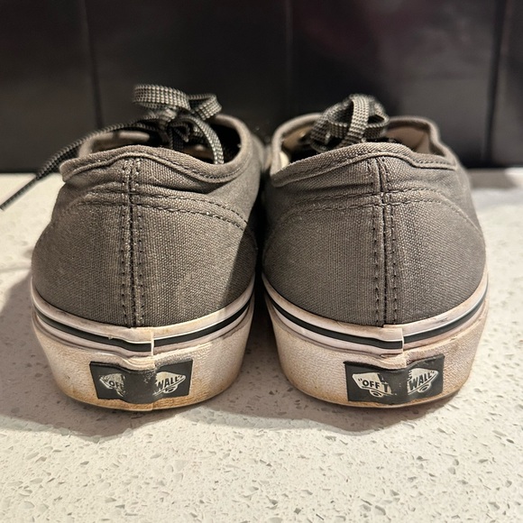 (2)Vans•Uni-Sex (39) - Picture 9 of 11